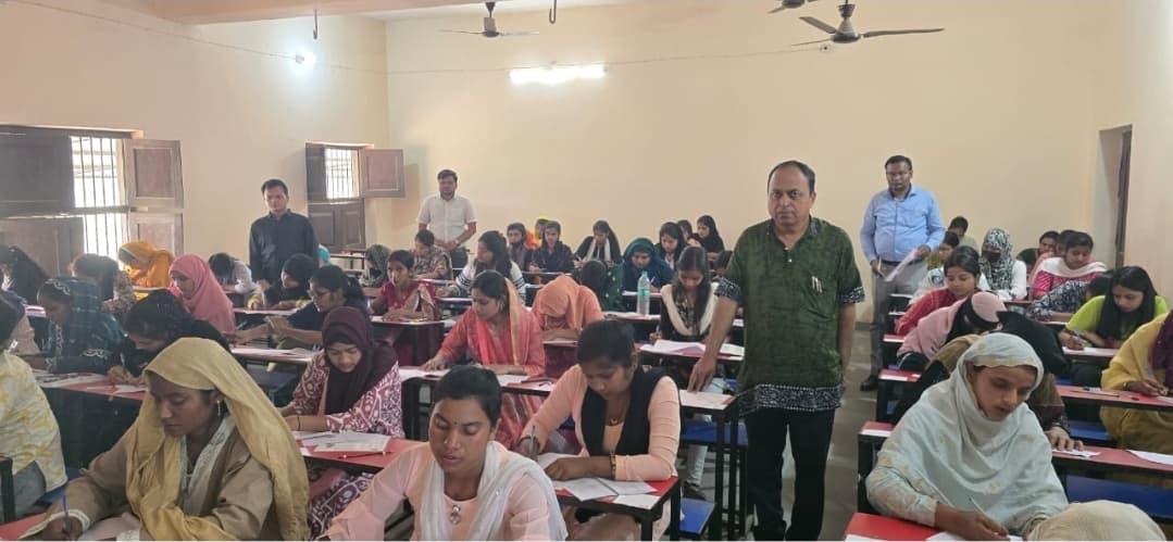 जीएलएम कॉलेज में कड़ी निगरानी में यूजी सेमेस्टर-I की परीक्षा शुरू