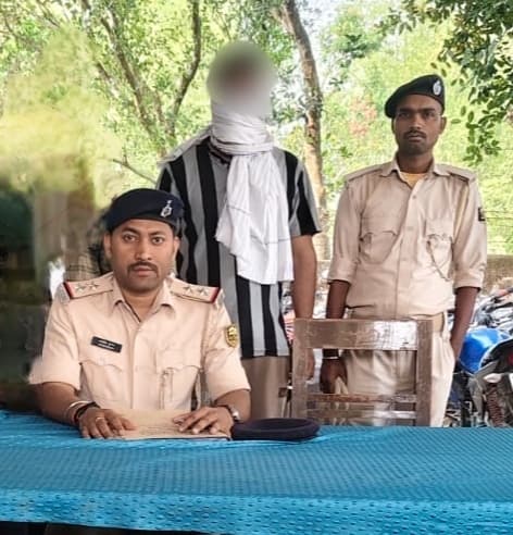 मनिहारी पुलिस ने झारखंड में छापेमारी कर 25 हजार के इनामी जग्गा को दबोचा