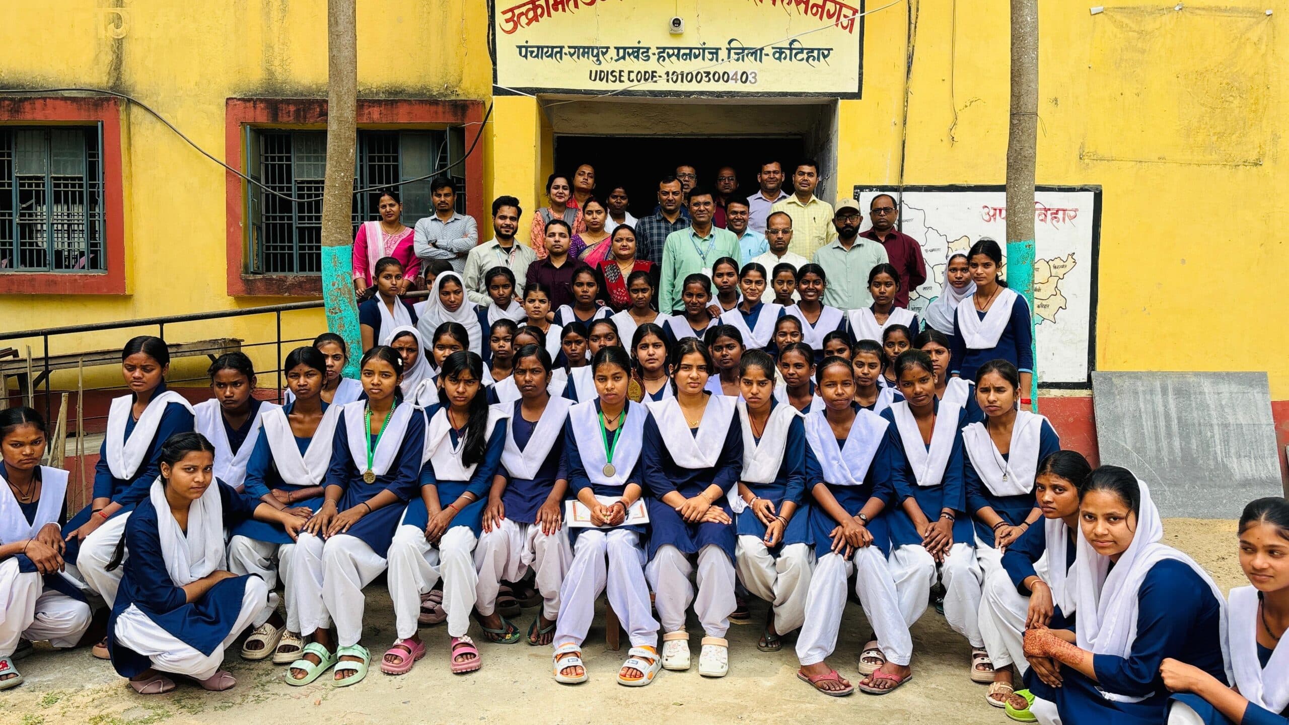 उत्क्रमित उच्च माध्यमिक विद्यालय में अभिभावक शिक्षक संगोष्ठी आयोजित