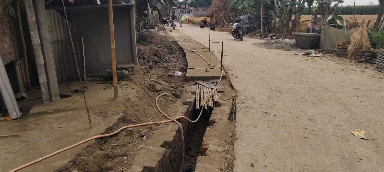 नाला निर्माण में गुणवत्ता मानकों को किया जा रहा दरकिनार