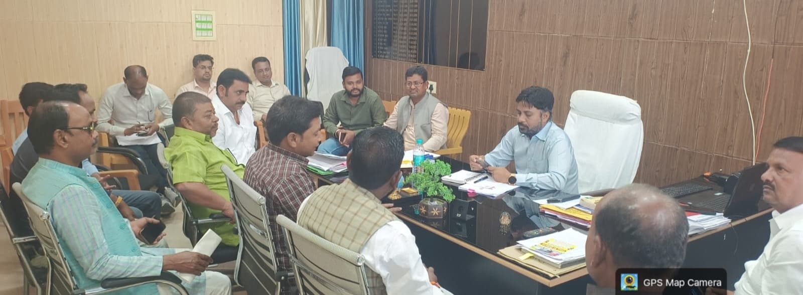 अनुश्रवण समिति की बैठक, एसडीओ ने एजीएम को दी कड़ी चेतावनी