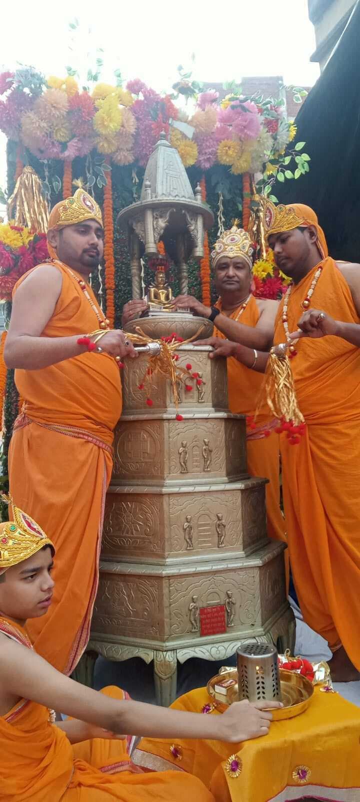 Deoghar news : महावीर जयंती पर निकाली गयी शोभा यात्रा, मनुिराजों ने दिया संदेश