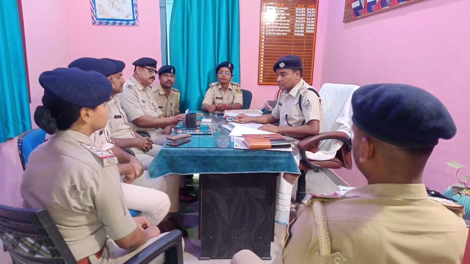 लंबित मामलों के त्वरित निष्पादन व गश्त बढ़ाने के निर्देश