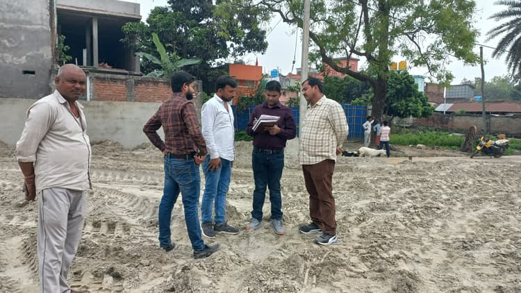 सोनपुर मंडल के अधिकारी ने काढागोला स्टेशन निर्माण कार्य का लिया जायजा