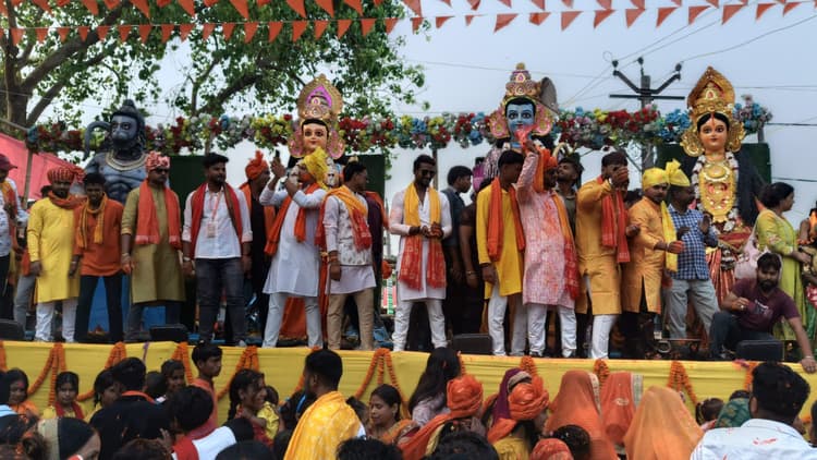 भक्ति के साथ प्रभु श्रीराम की प्रतिमा विसर्जित