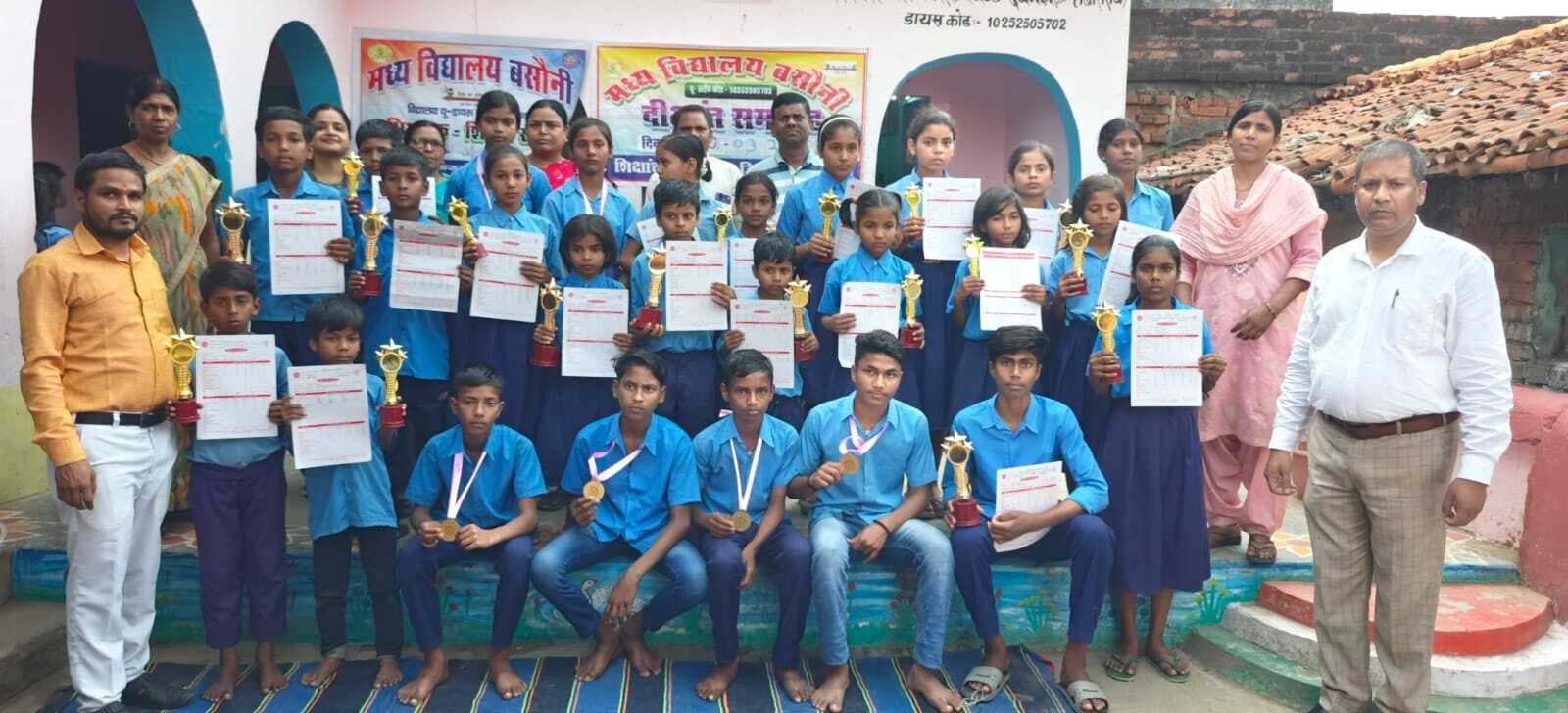 वार्षिक मूल्यांकन परीक्षा में सफल तीन छात्र-छात्राएं हुई सम्मानित