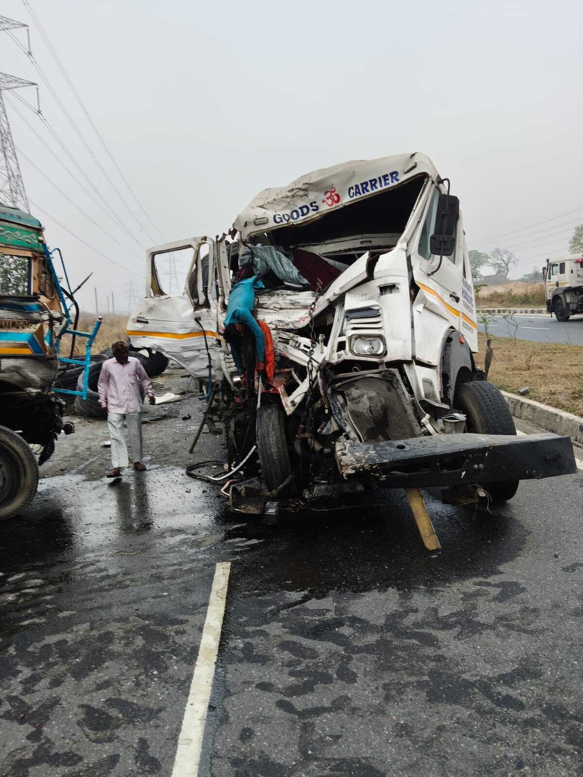 गलत साइड से आ रहे ट्रेलर ने ट्रक में मारी टक्कर, चालक की मौत