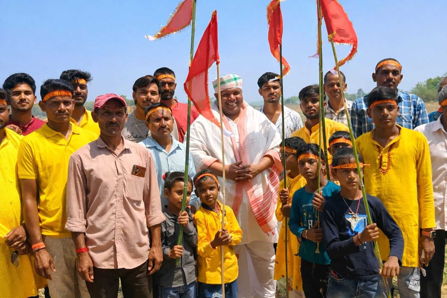 खिजुरिया गांव में बही भक्ति की बयार, निकली भव्य कलश यात्रा