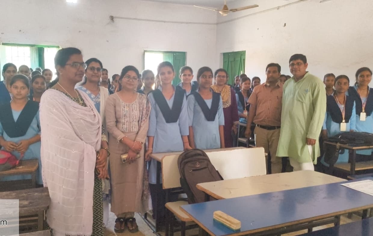 स्कूली बच्चों ने वंदे मातरम का किया सामूहिक गायन