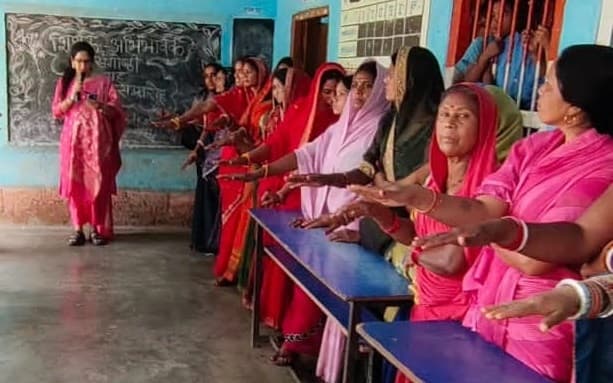 प्राथमिक विद्यालय जयंती औता में नमामि गंगे प्रतिज्ञा के साथ लिया गया जल शपथ