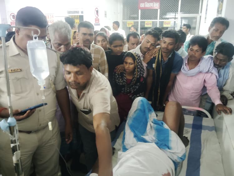 दो बाइक की टक्कर में दो लोग हुए जख्मी