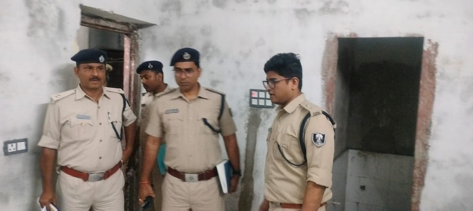 चिड़ैया थाना का एसपी ने किया औचक निरीक्षण