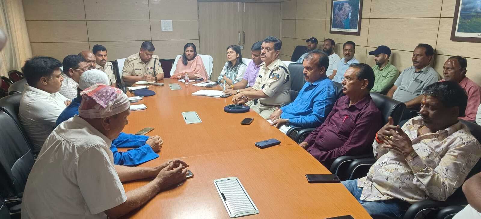 जिला प्रशासन की पहल पर हुई बैठक में दोनों पक्ष के लोगों में बनी सहमति