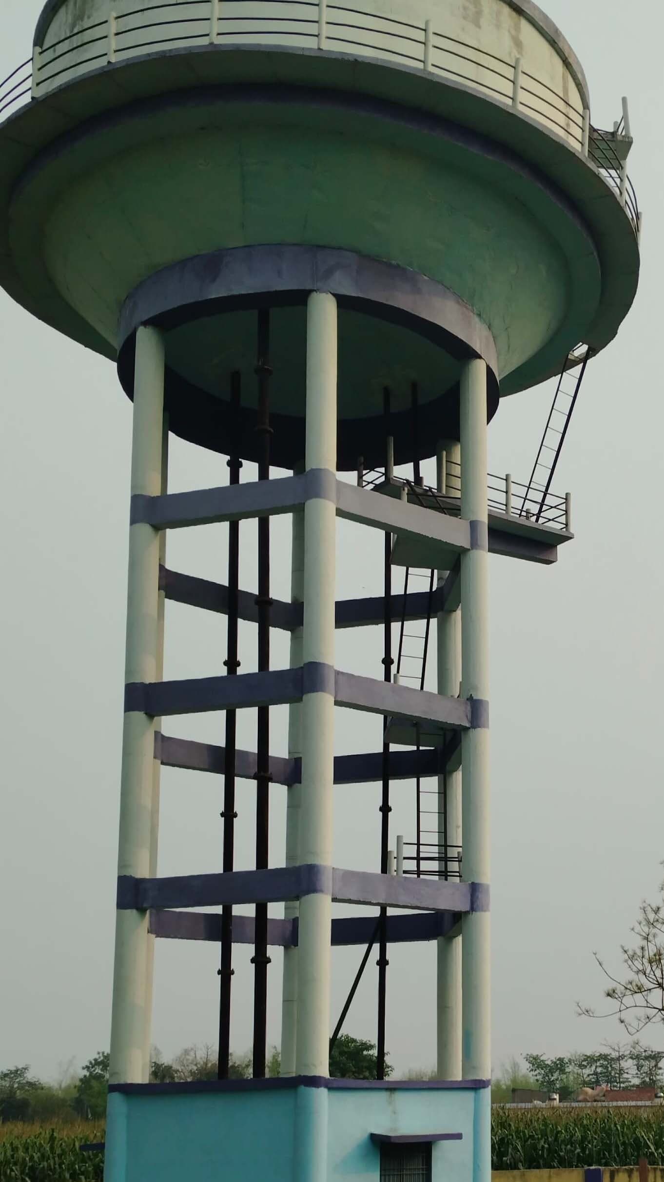 पाइप फटी रहने से आठ महीने से  बसहा गांव में नल जल योजना ठप