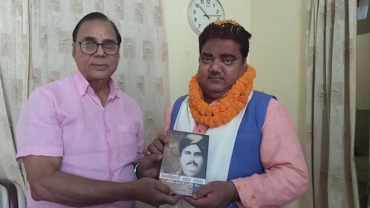 नवनिर्वाचित सीनेटर को किया सम्मानित