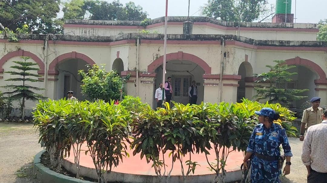 एसडीपीओ वन गौतम कुमार के ठिकानों पर आर्थिक अपराध इकाई की छापेमारी, करीब आठ घंटे चली छापेमारी