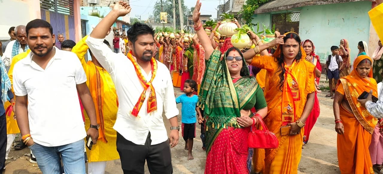 कलश शोभायात्रा के साथ तैरात्र अखंड संकीर्तन शुरु