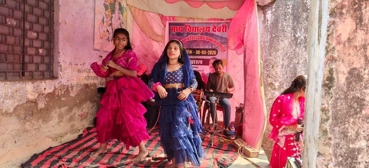 वार्षिक परीक्षा में बेहतर अंक प्राप्त करने वाले छात्रों को किया गया सम्मानित