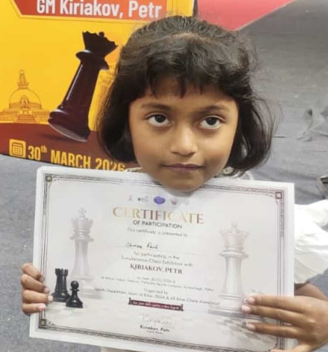 पटना में परबत्ता की श्री परी ने अंतरराष्ट्रीय शतरंज खिलाड़ियों के बीच दिखाया दम, मिला सम्मान