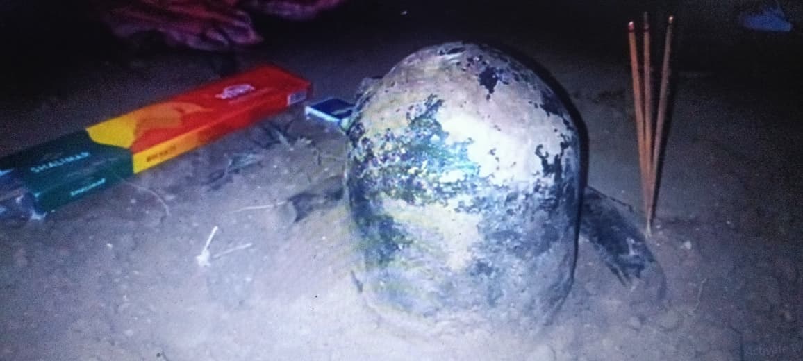 किऊल नदी की खुदाई के दौरान निकला प्राचीन शिवलिंग