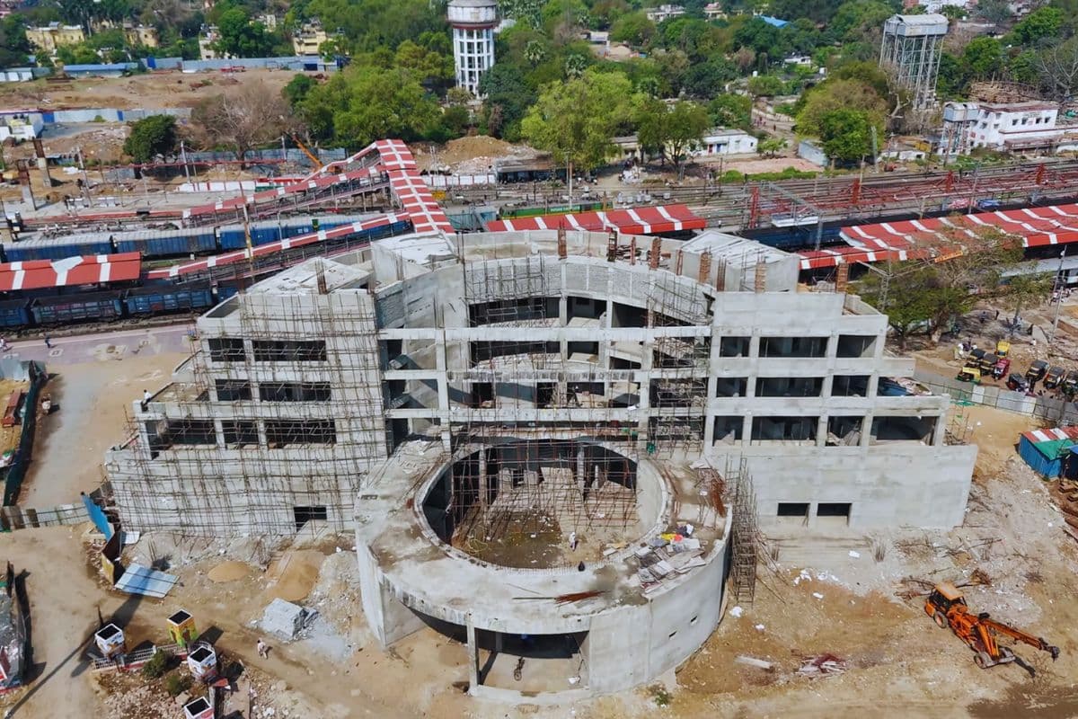 गया जंक्शन पर मिलेगी वर्ल्ड क्लास फैसिलिटी, मॉडर्न कॉनकोर्स का हो रहा निर्माण