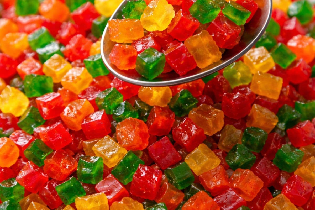 घर पर झटपट बनाएं बाजार जैसी रंगीन और टेस्टी टूटी-फ्रूटी, नोट कीजिए आसान रेसिपी 