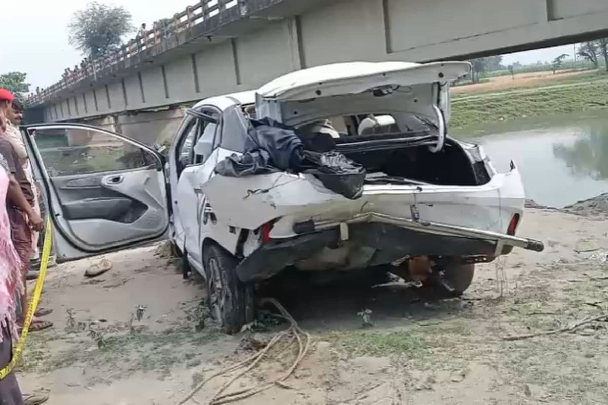 बिहार में मेला देखकर लौट रहे 3 दोस्तों की मौत, एक लापता, रेलिंग तोड़कर नदी में गिरी कार