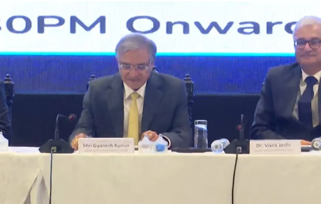 बंगाल के अधिकारियों को ज्ञानेश कुमार की दो टूक, बोले- बिना डर लागू करें कानून