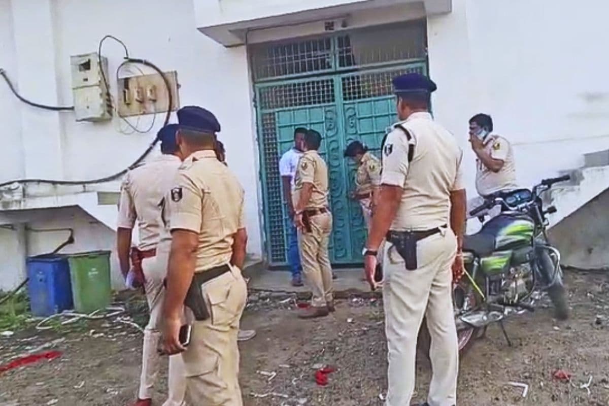 पटना में प्रिंटिंग प्रेस की आड़ में चल रहा था अवैध लॉटरी का खेल, STF की रेड में 18 लोग दबोचे गए