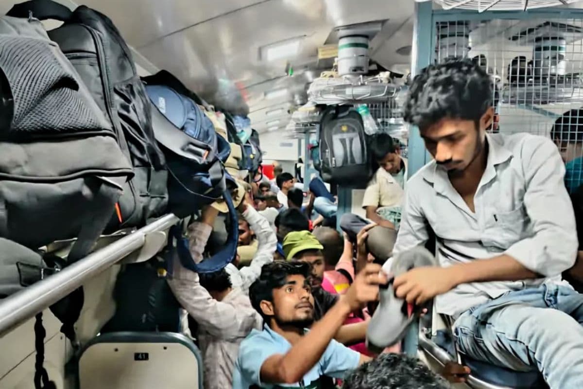 होली के बाद पटना जंक्शन पर उमड़ी भीड़, दिल्ली-मुंबई जाने वाली ट्रेनों की बोगियों में पैर रखने तक की जगह नहीं