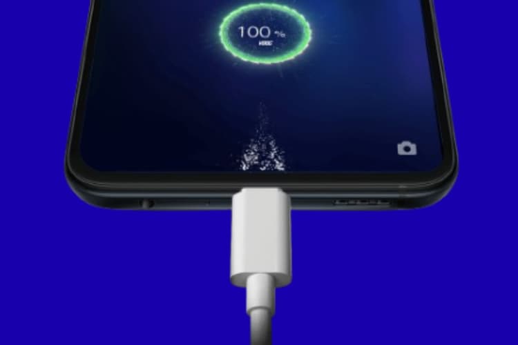 फोन चार्ज करते समय कहीं आप भी तो नहीं करते हैं यह गलती?