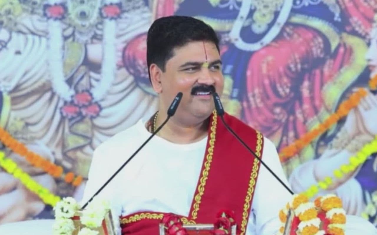 मोतिहारी: राजन जी महाराज की अमृतवाणी से भक्तिमय हुआ शहर, श्रीराम कथा सुन भावविभोर हुए श्रद्धालु