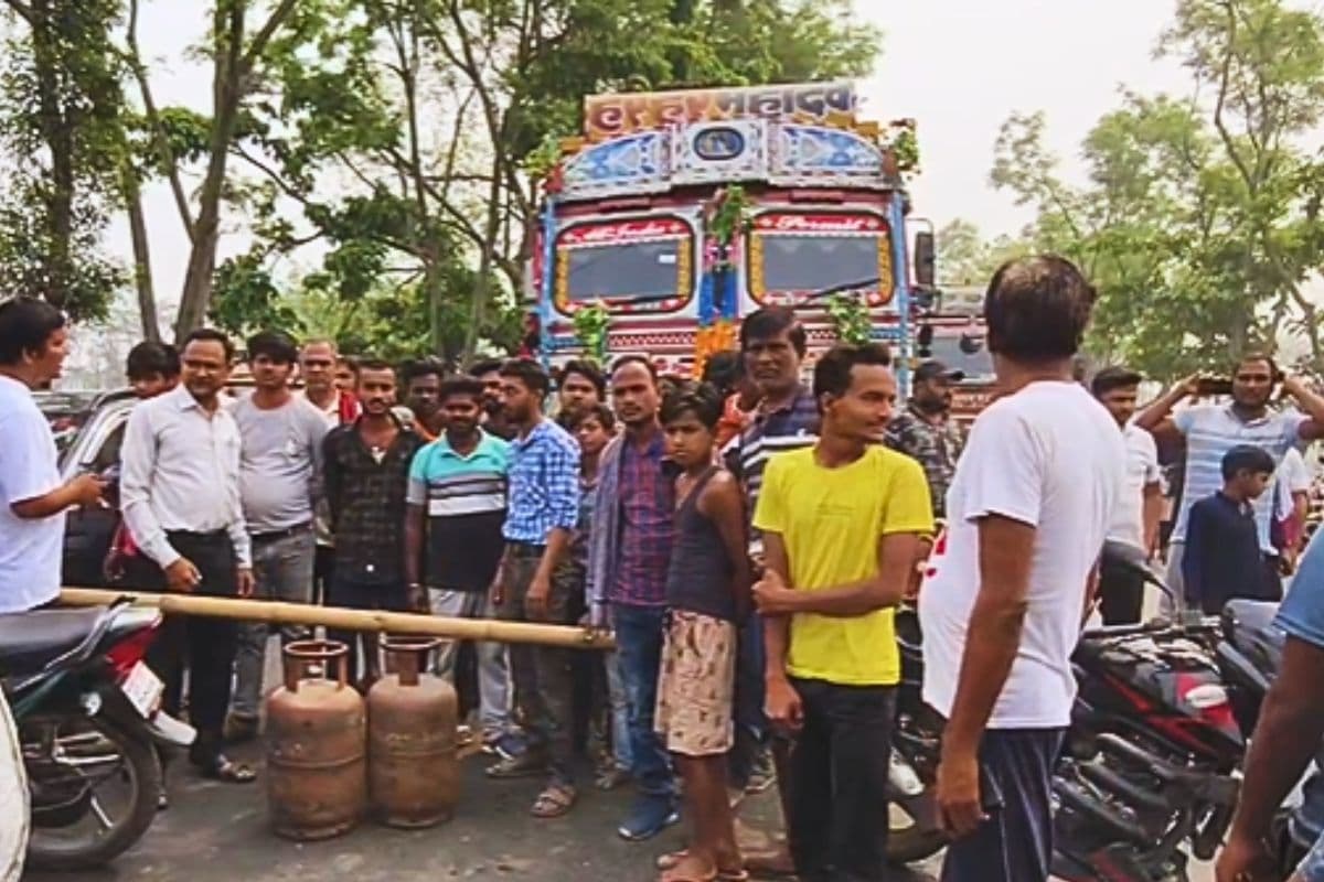 बिहार में सिलेंडर के लिए नेशनल हाईवे जाम, लोगों का आरोप- 7 दिन से नहीं जला चूल्हा, गोदामों में लटके ताले