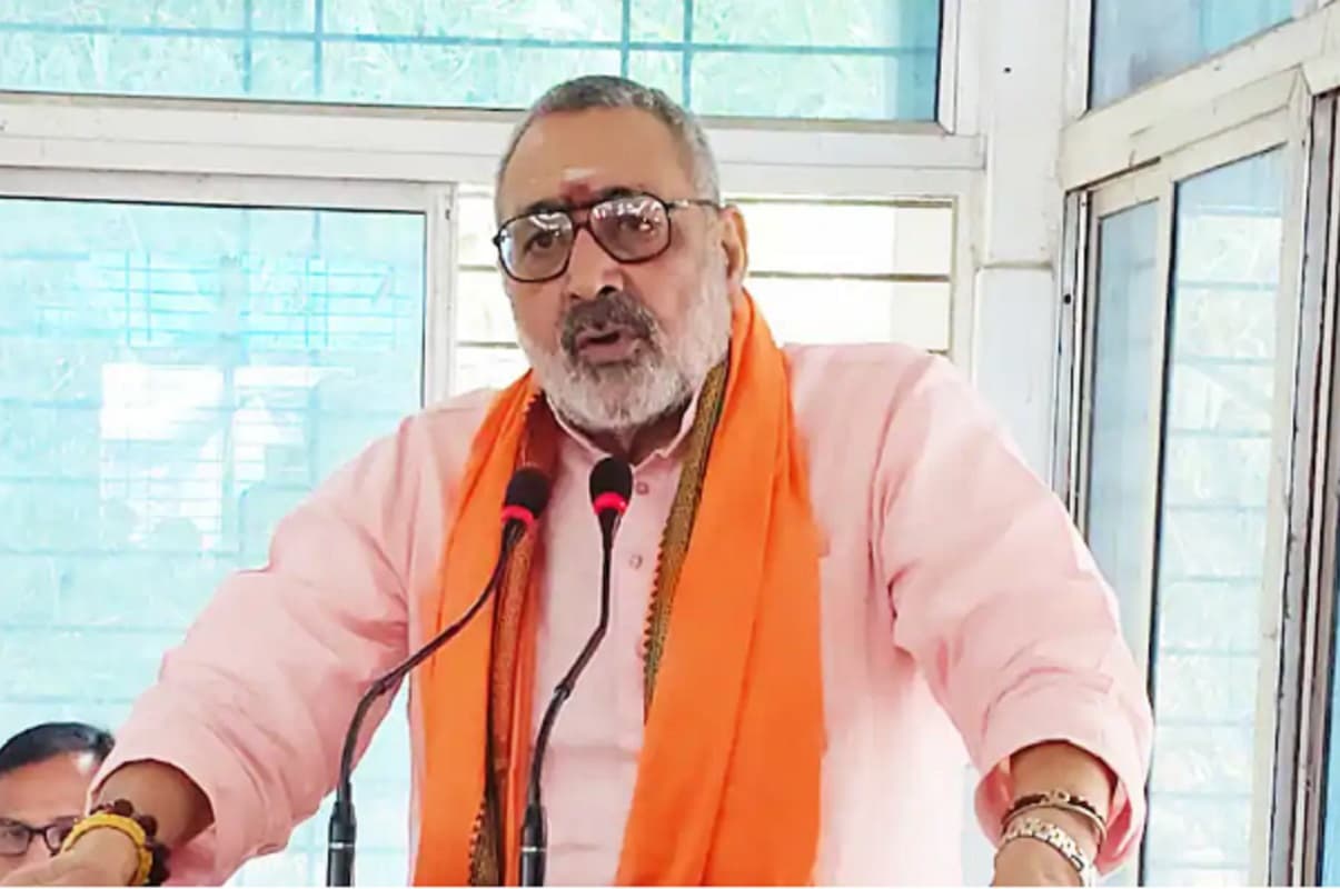 बंगाल में मांस मछली पर नहीं गोहत्या पर लगायेंगे प्रतिबंध, गिरिराज सिंह का ममता बनर्जी पर पलटवार