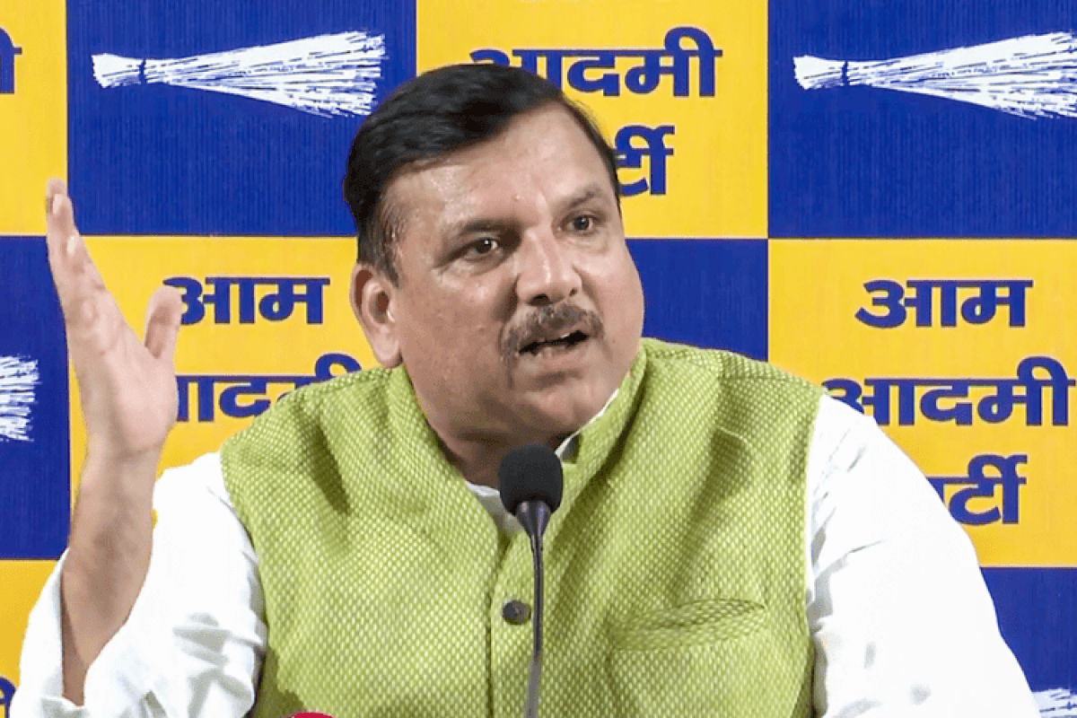 राघव चड्ढा ने चलाया ‘झाड़ू’, राज्यसभा में केजरीवाल की 'आप’ हो गयी ‘साफ’! 10 में 7 सांसदों ने पार्टी छोड़ी