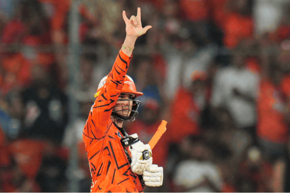 SRH vs DC: हैदराबाद में अभिषेक शर्मा का तूफानी शतक, दिल्ली को मिला 243 का पहाड़ जैसा टारगेट