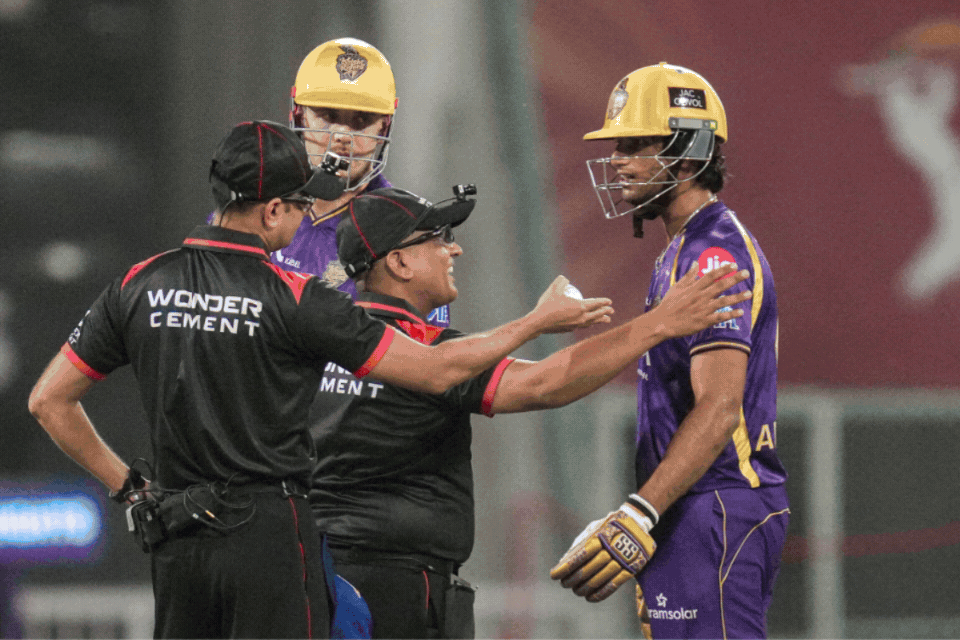 IPL में ड्रामा, फील्डिंग में बाधा डालने के लिए Angkrish Raghuvanshi को दिया गया आउट