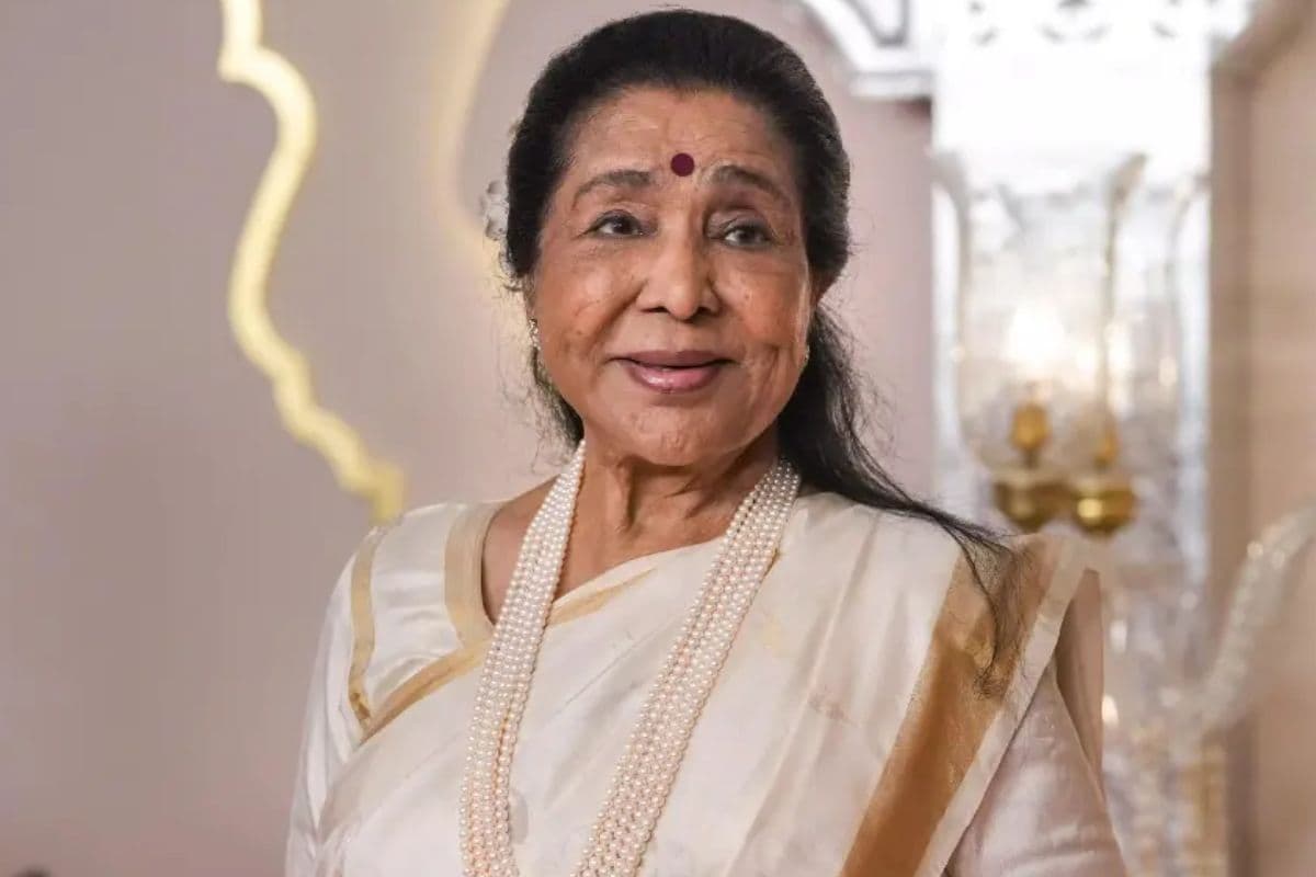 आशा भोसले के अंतिम दर्शन के लिए उमड़ी फिल्मी हस्तियां, मुंबई के शिवाजी पार्क में होगा अंतिम संस्कार