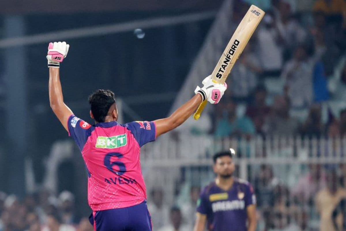 लखनऊ की जीत का जश्न आवेश खान ने बिना हेलमेट के मनाया, तो दर्शकों को याद आया 2023 का विवाद