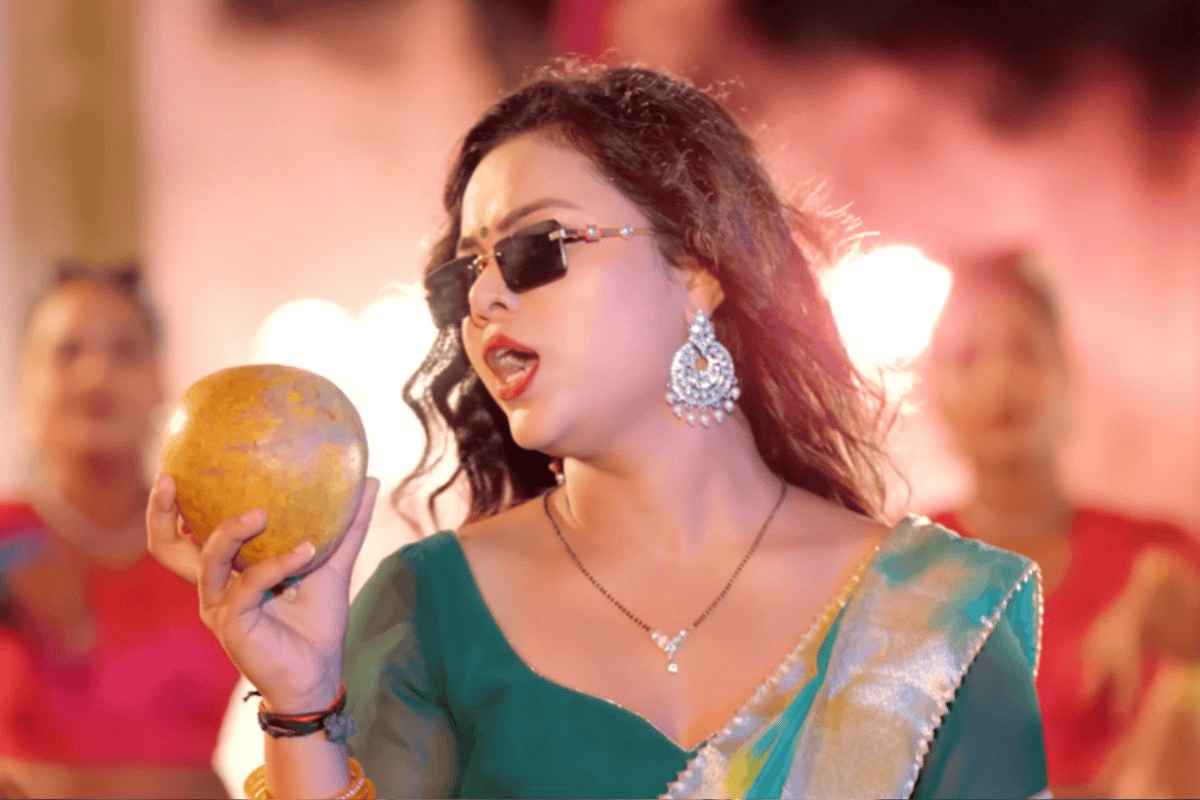नया गाना 'बेल के शरबत' रिलीज होते ही छाया, सोना सिंह के लुक ने लूटी महफिल