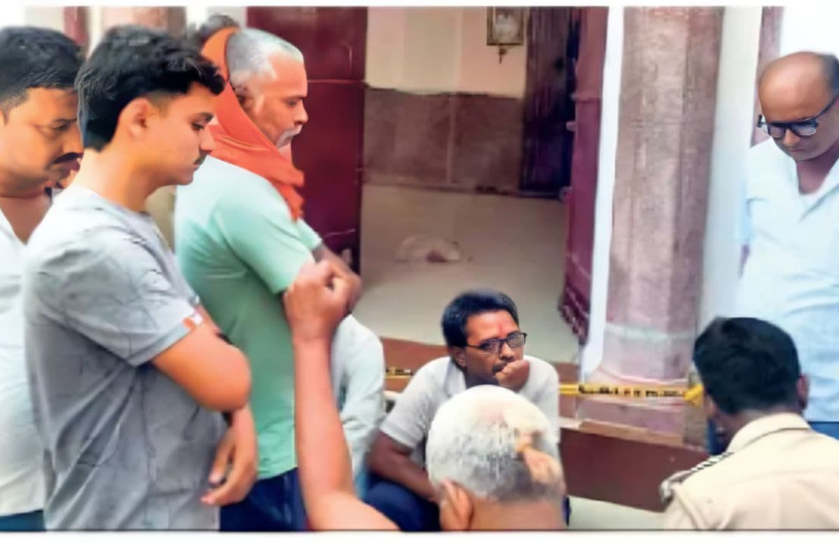 पालीगंज में 9 ताले तोड़कर अष्टधातु मूर्तियां चोरी, स्थानीय लोगों में आक्रोश