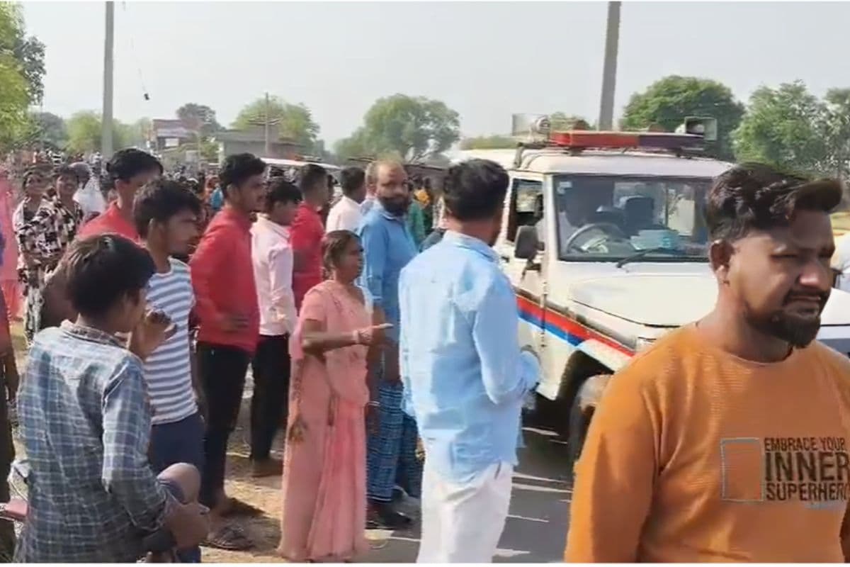 गयाजी में अवैध बालू पकड़ने गई पुलिस पर पथराव, बेकाबू भीड़ को खदेड़ने के लिए हुआ लाठीचार्ज