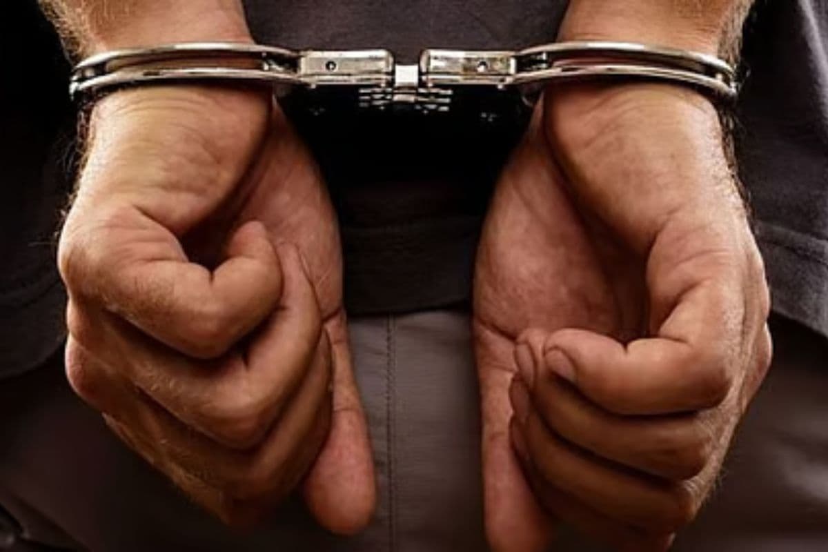 गोपालगंज में बेटे ने रची घर लूटने की साजिश, लाखों के जेवर बरामद, आरोपी गिरफ्तार