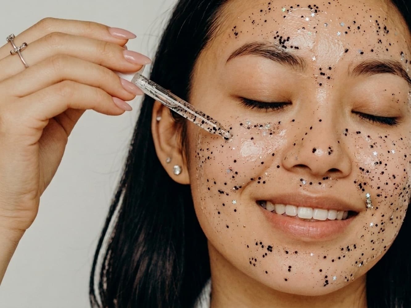 Beauty : खूबसूरती में निखार के लिए ब्लैकहेड्स का करें सफाया