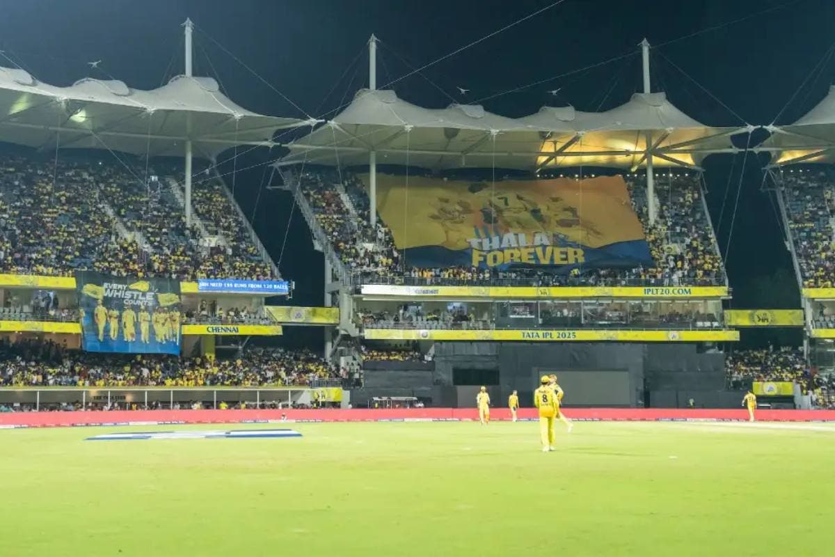 क्या धोनी खेलेंग CSK vs KKR मैच? जानिए चेन्नई की पिच रिपोर्ट और हेड टू हेड रिकॉर्ड