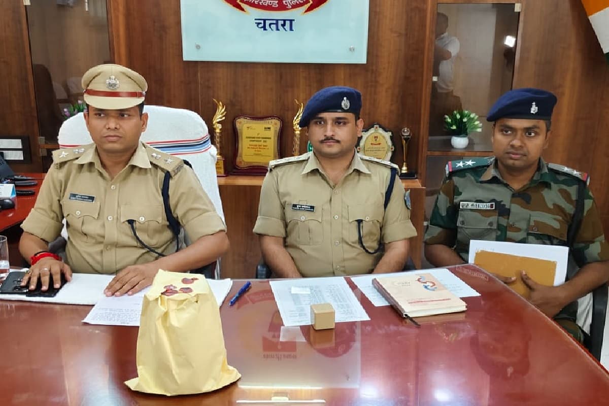 चतरा में पुलिस की बड़ी कार्रवाई, 50 लाख के अफीम और डोडा सहित मादक पदार्थ जब्त
