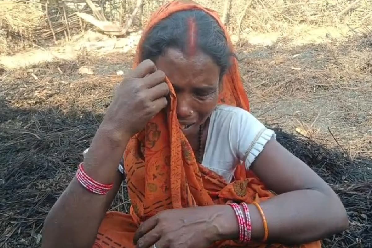 कुंदा में गरीब किसान का 350 बोझा अरहर जलकर राख, आपसी रंजिश में जला दी साल भर की मेहनत