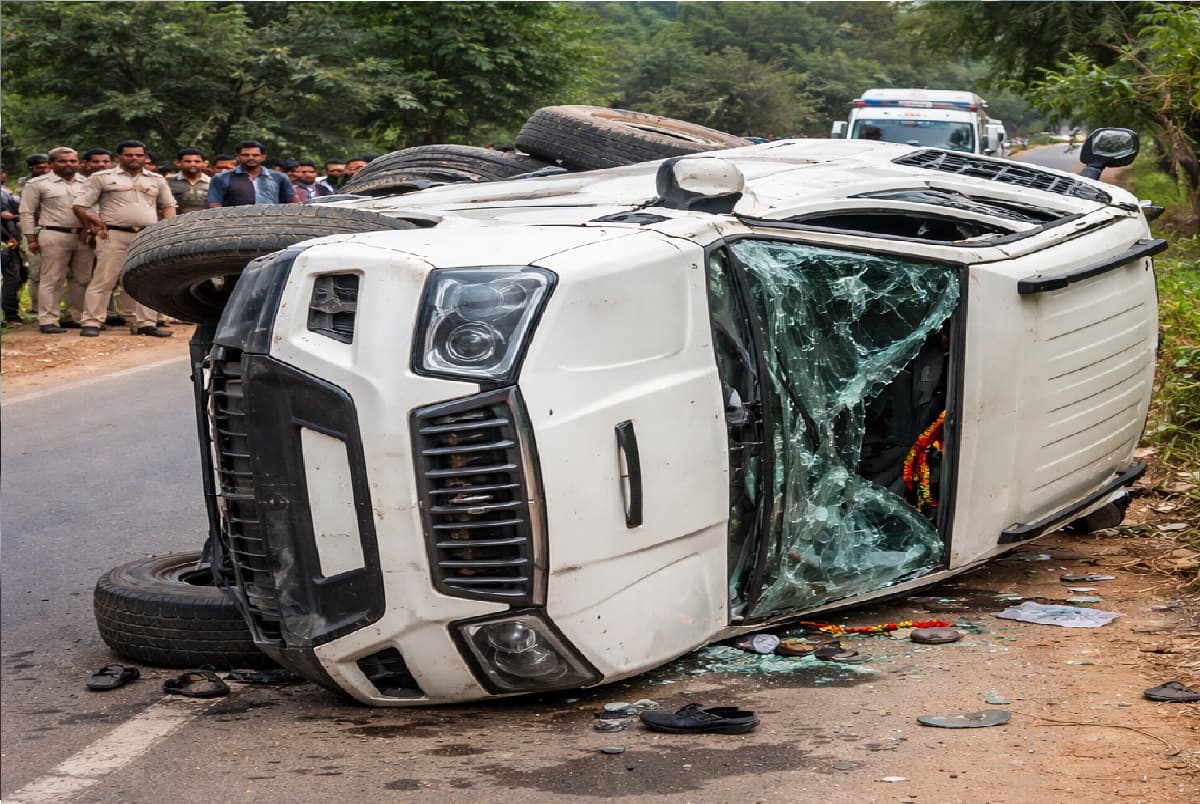 चतरा में सड़क हादसा: बारातियों से भरी स्कॉर्पियो पलटी, एक की मौत