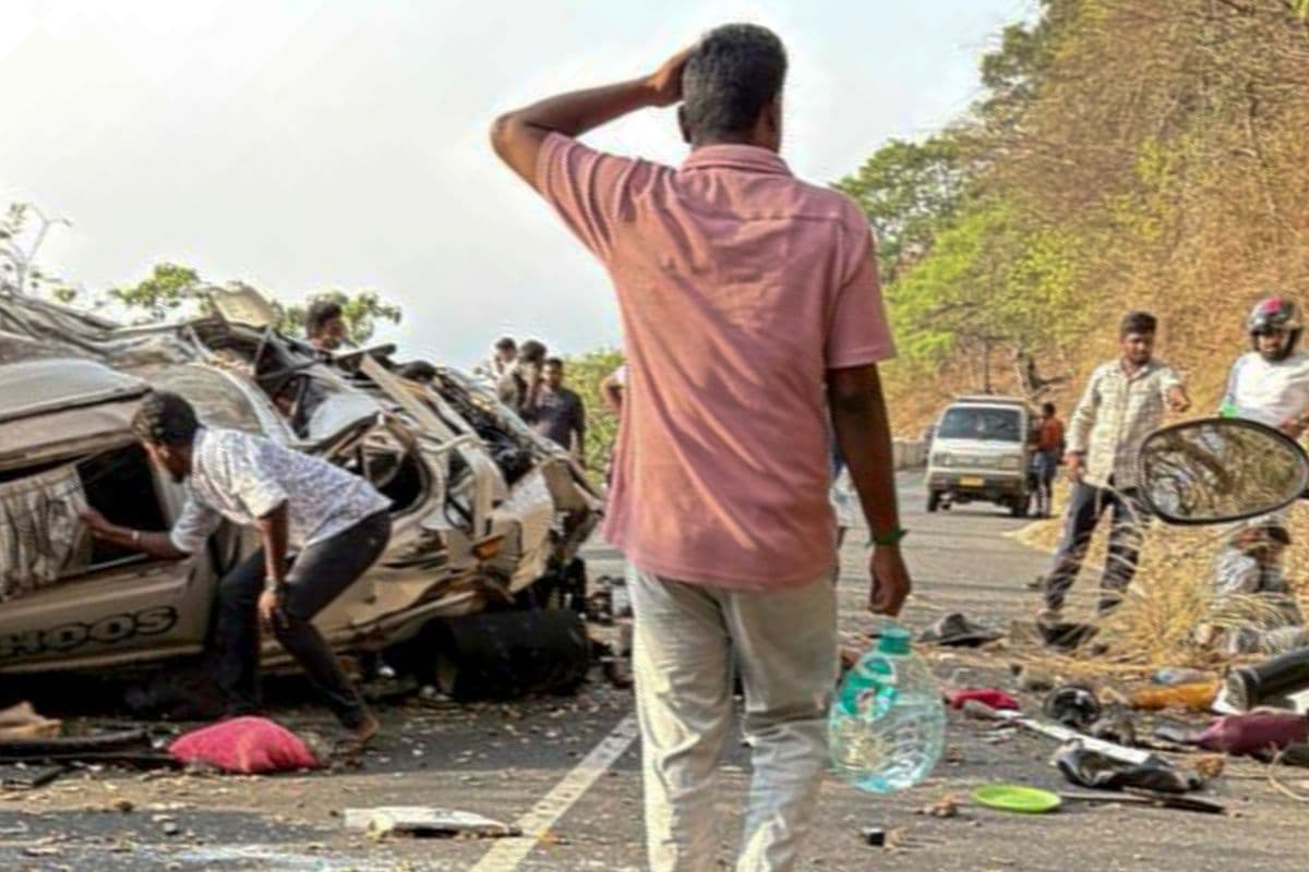 कोयंबटूर में टूरिस्ट वैन खाई में गिरी, 9 लोगों की मौत