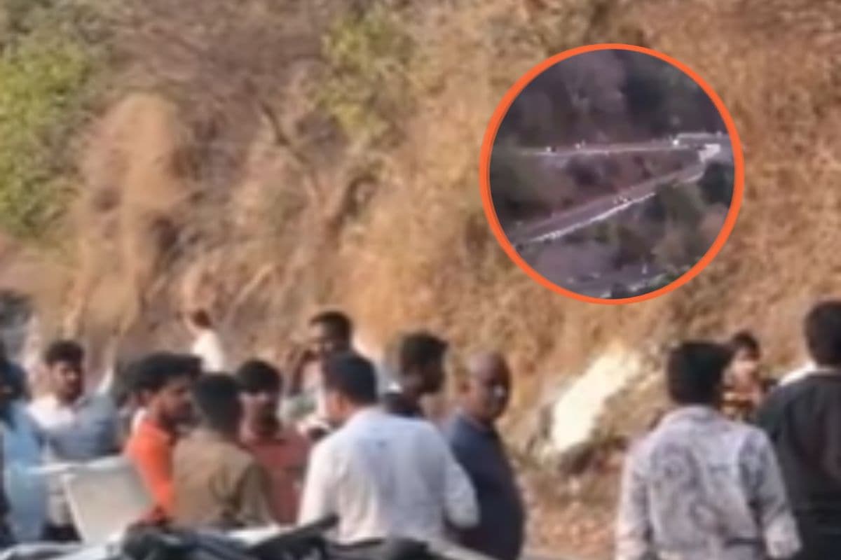 कोयंबटूर में टूरिस्ट वैन खाई में गिरी, 9 लोगों की मौत